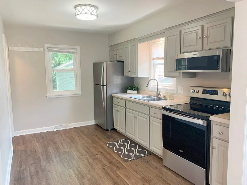 20645 Holyoke Ave - Photo 3 of 3