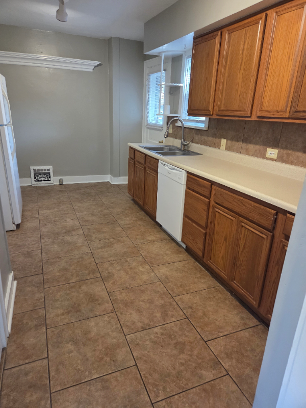 708 N Litchfield Ave - Photo 2 of 10