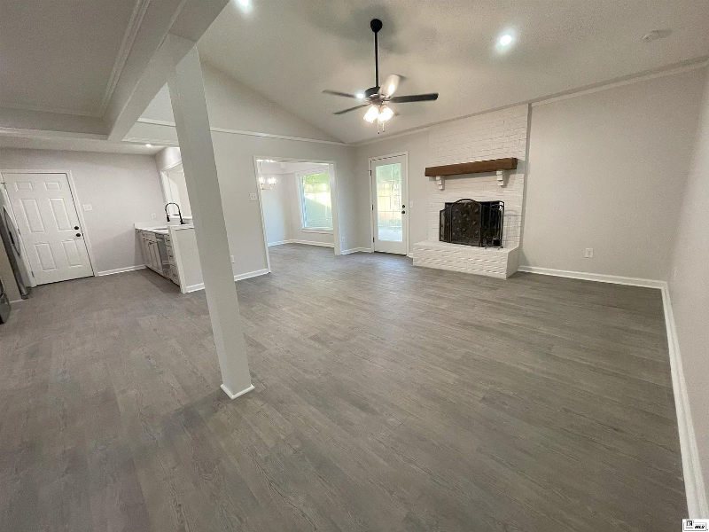 121 Clearwater Cir - Photo 3 of 10