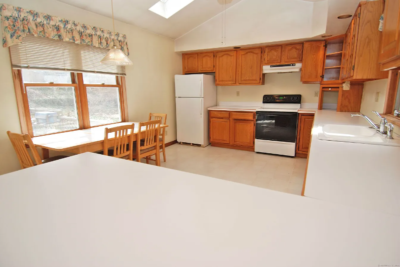 14 Buell St - Photo 2 of 4