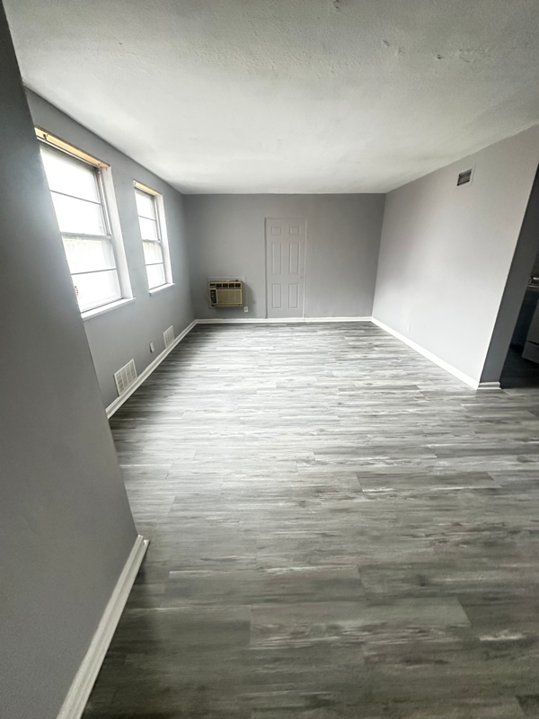 2812 East 130th Street - Photo 2 of 8