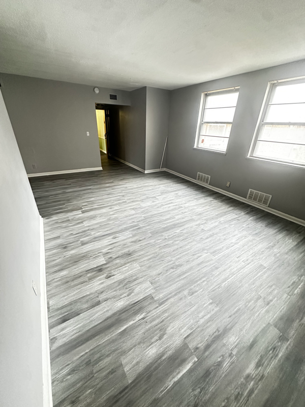 2812 East 130th Street - Photo 3 of 8