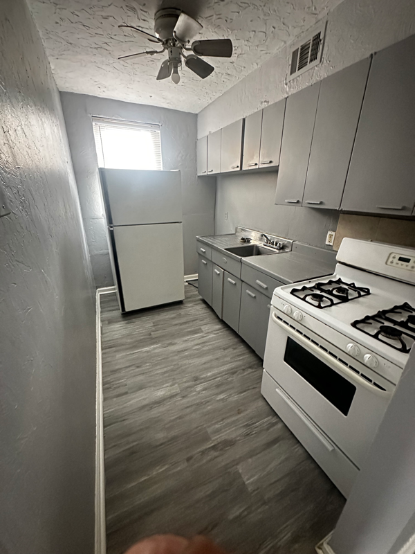 2812 East 130th Street - Photo 4 of 8