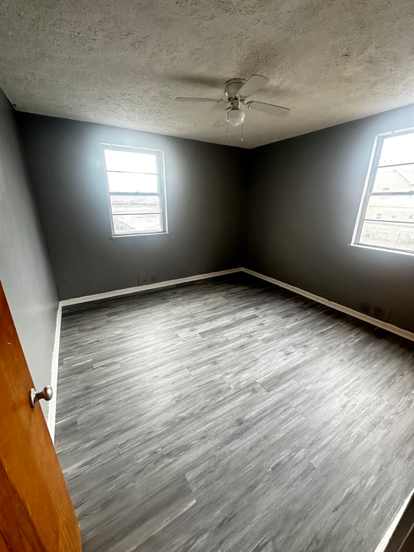 2812 East 130th Street - Photo 5 of 8