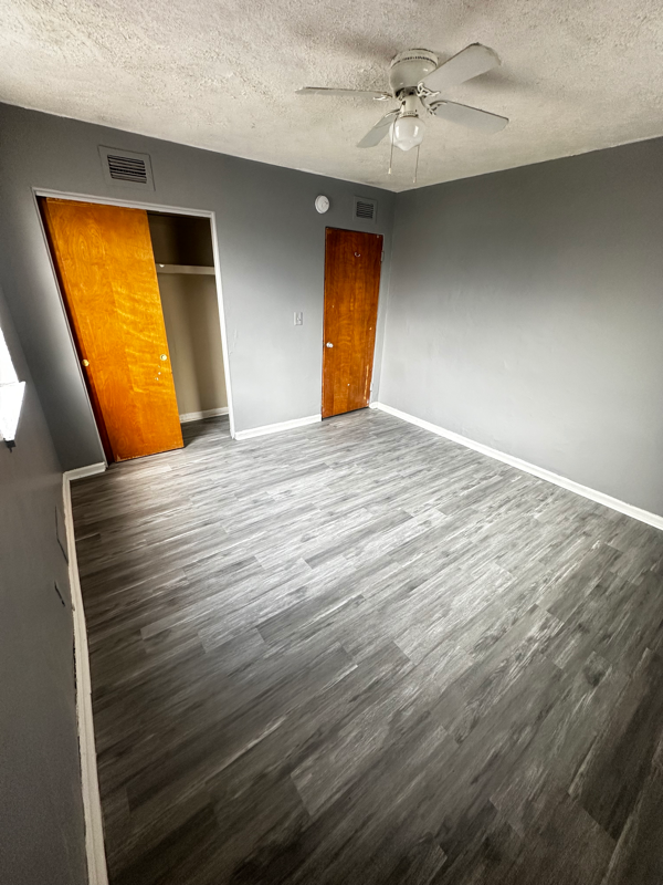 2812 East 130th Street - Photo 6 of 8