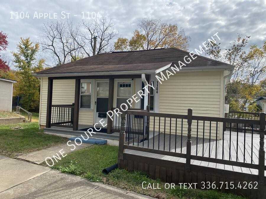 1104 Apple St #1104 - Photo 3 of 15