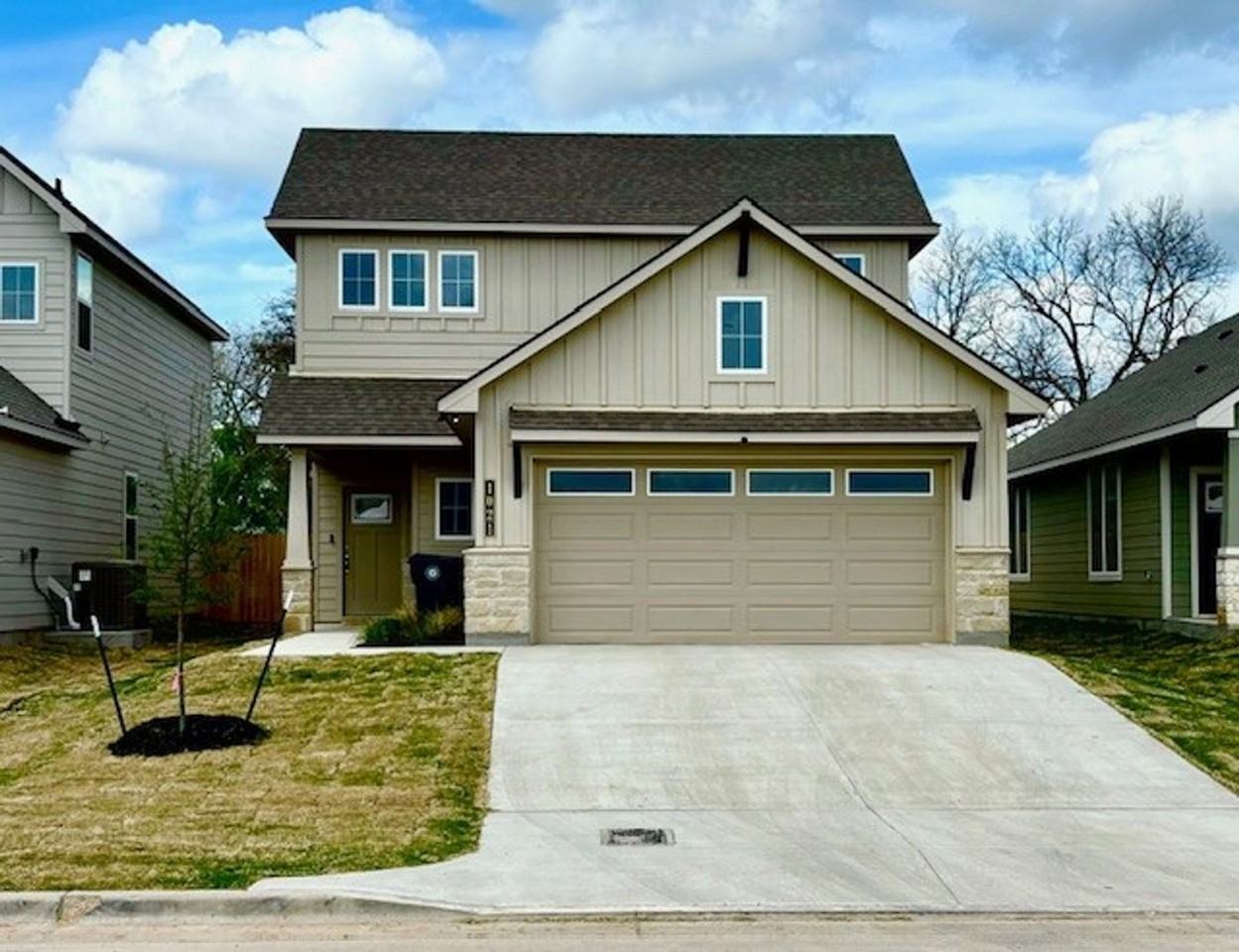 1021 Elise Ave - Photo 2 of 15