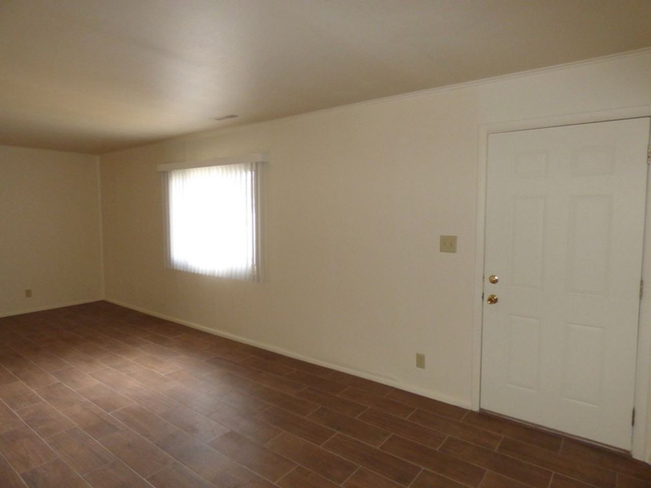 1510 E Pettit Ave - Photo 2 of 12