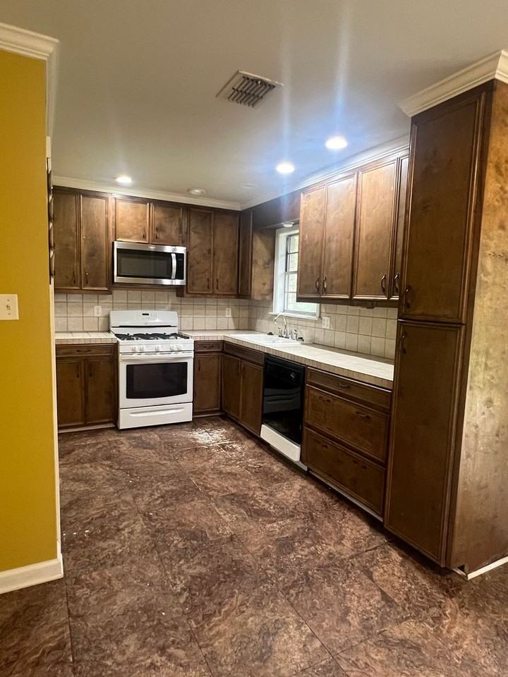 6317 Westwood Rd - Photo 2 of 13