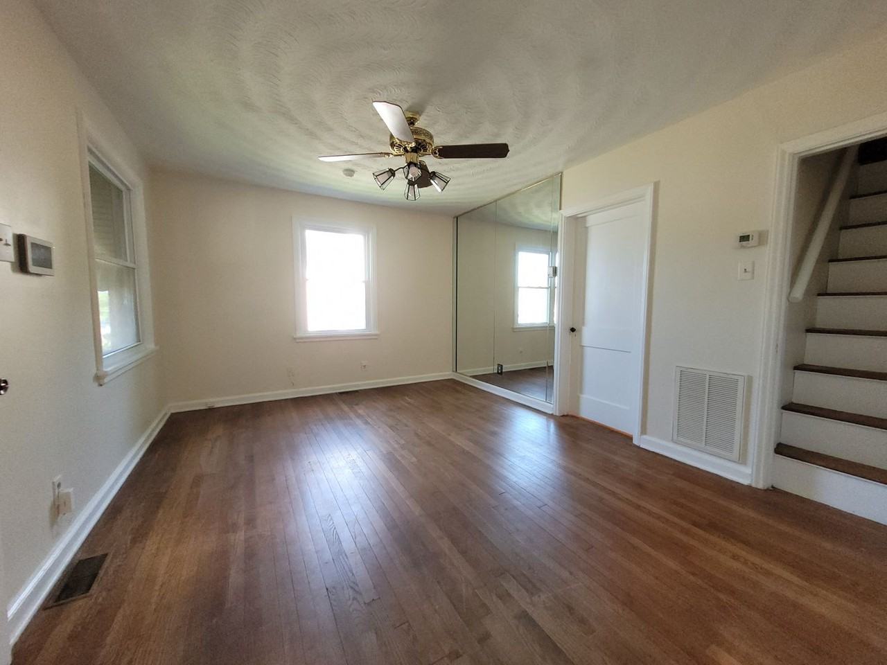 617 Surry St - Photo 3 of 22