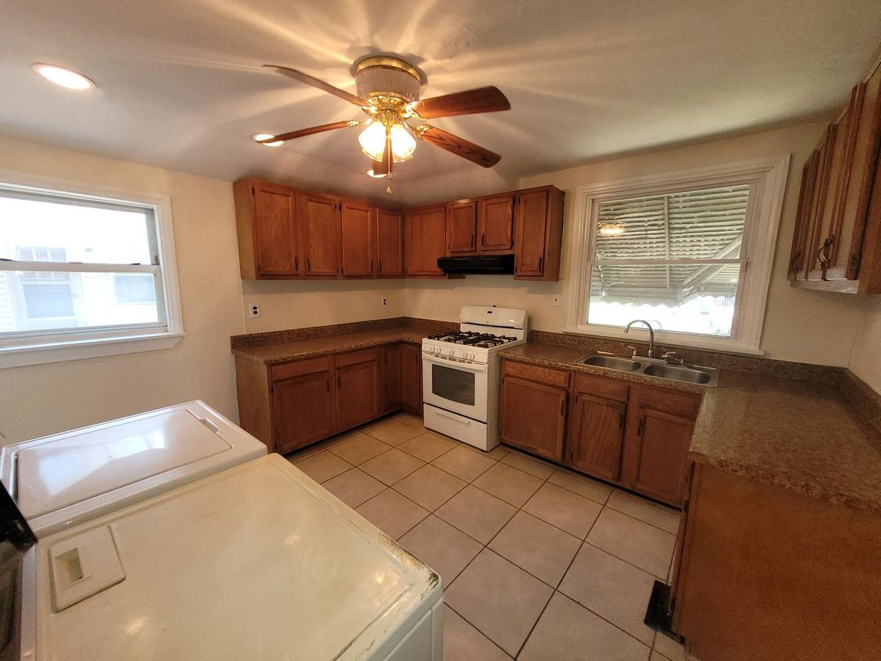 617 Surry St - Photo 7 of 22