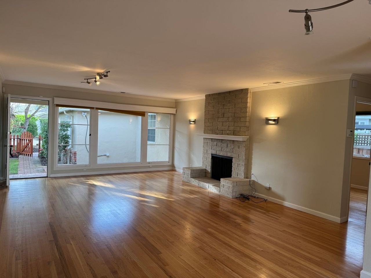 1003 Peggy Ln - Photo 3 of 13