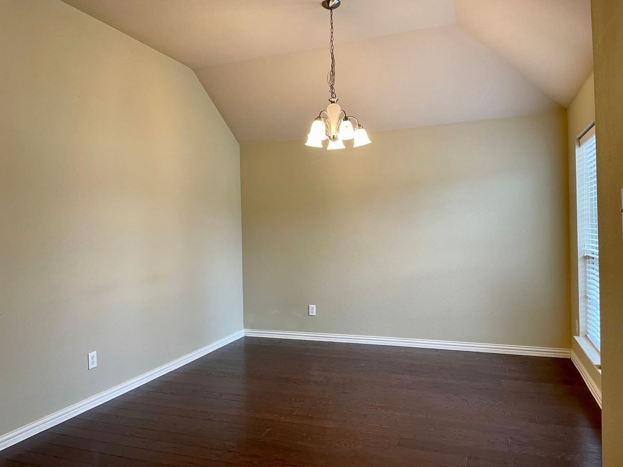 605 Knollwood Trail Ct - Photo 2 of 13