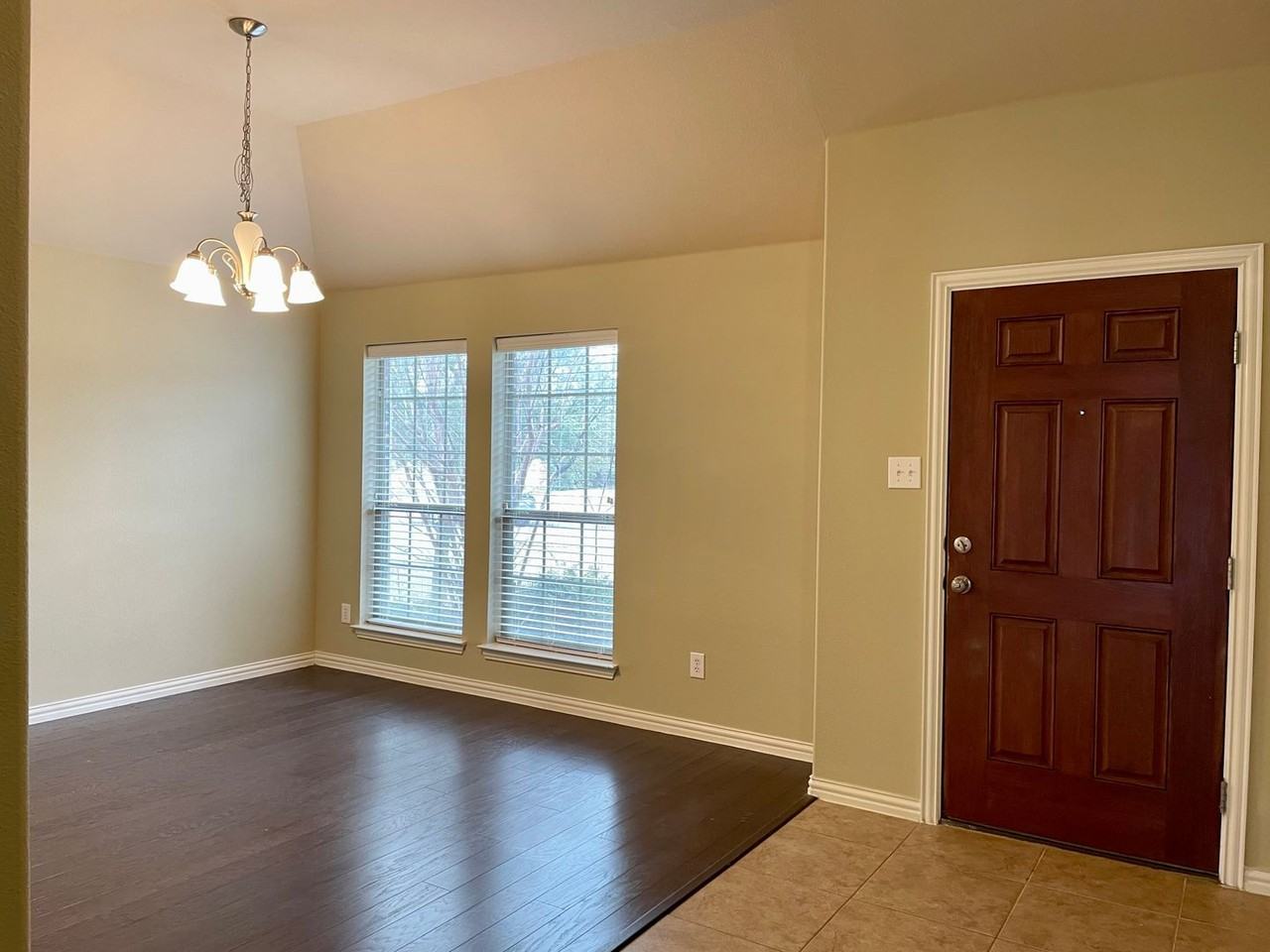 605 Knollwood Trail Ct - Photo 3 of 13