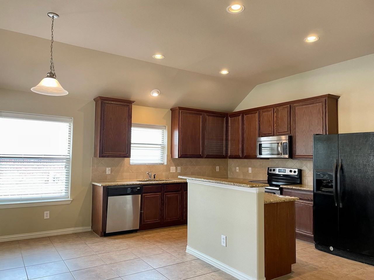 605 Knollwood Trail Ct - Photo 4 of 13