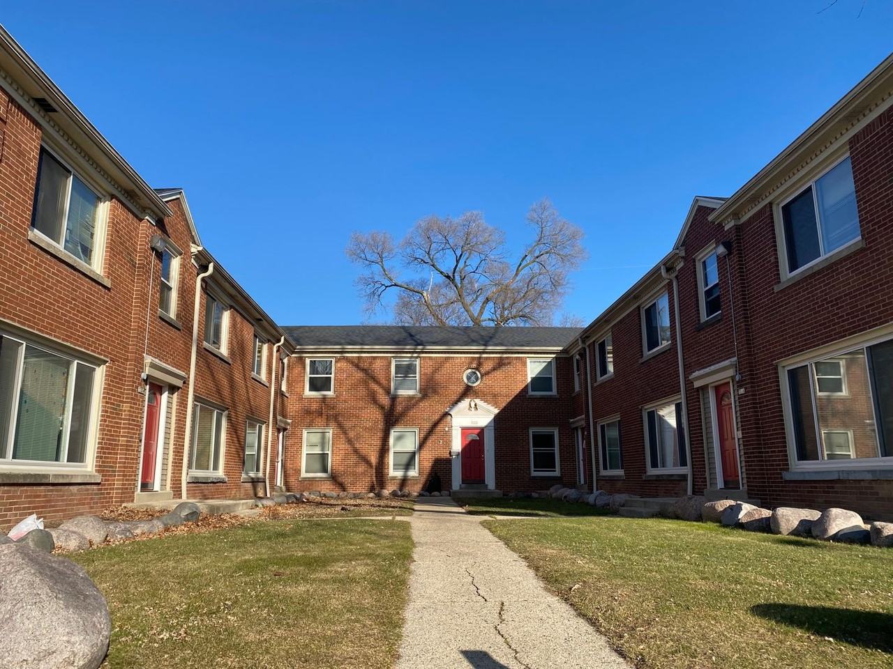 7220 W Burleigh St - Photo 2 of 10