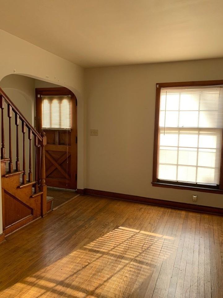 7220 W Burleigh St - Photo 4 of 10