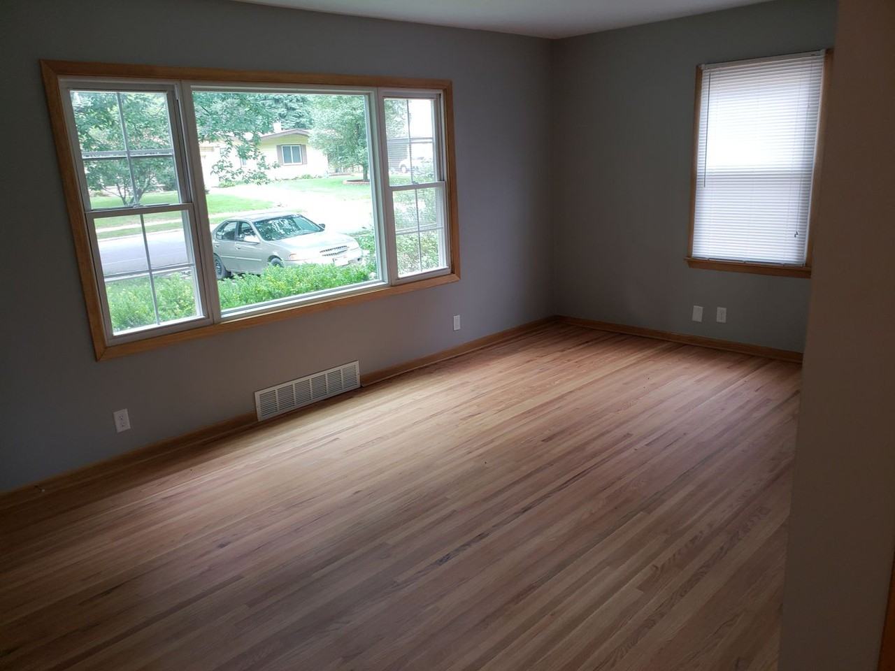 7509 Grover St - Photo 3 of 13