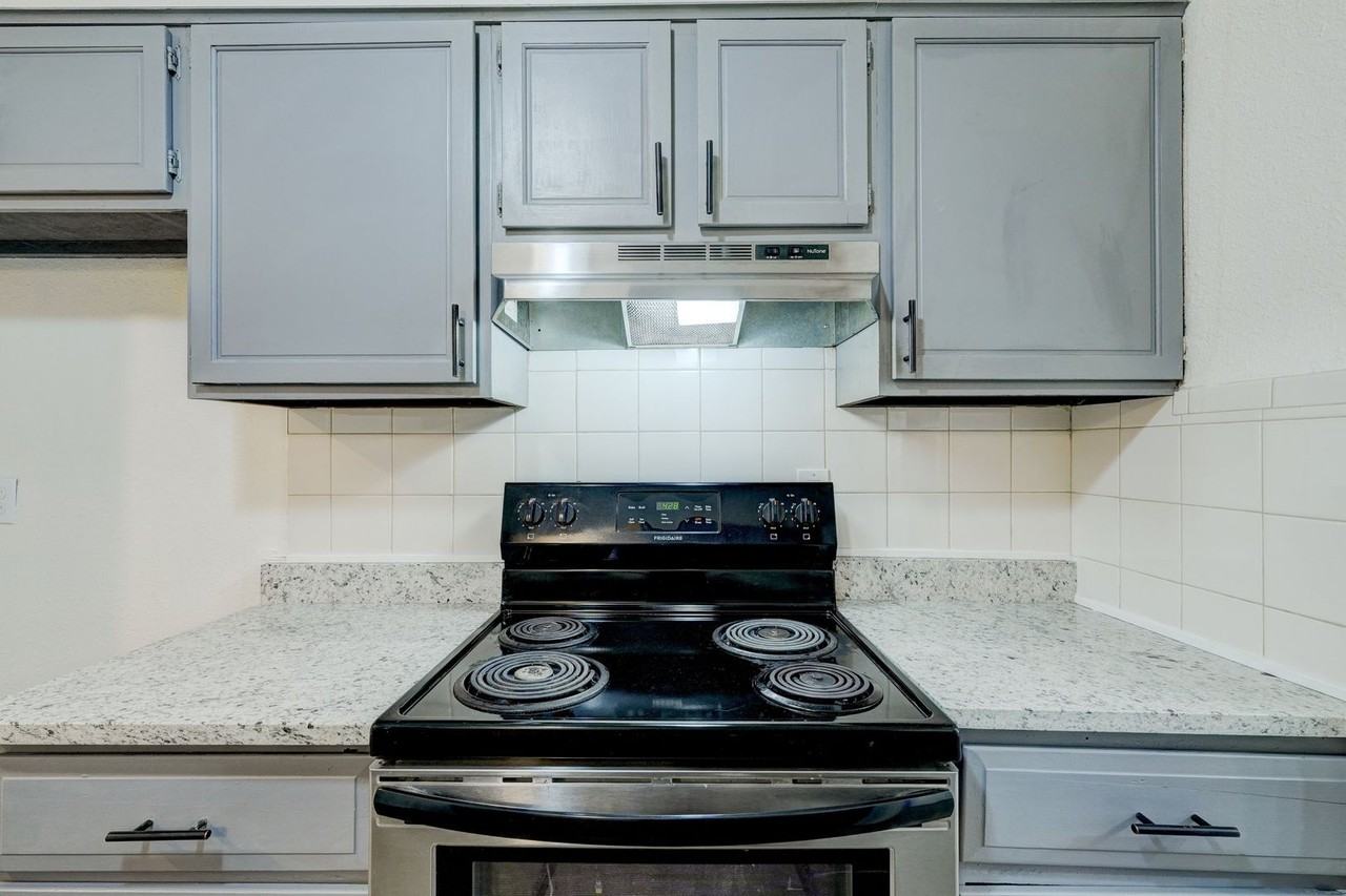 8514 Candlewood Dr - Photo 7 of 41