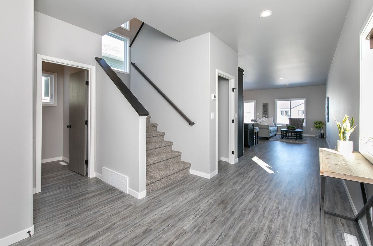 1010 27th Ave W - Photo 2 of 25