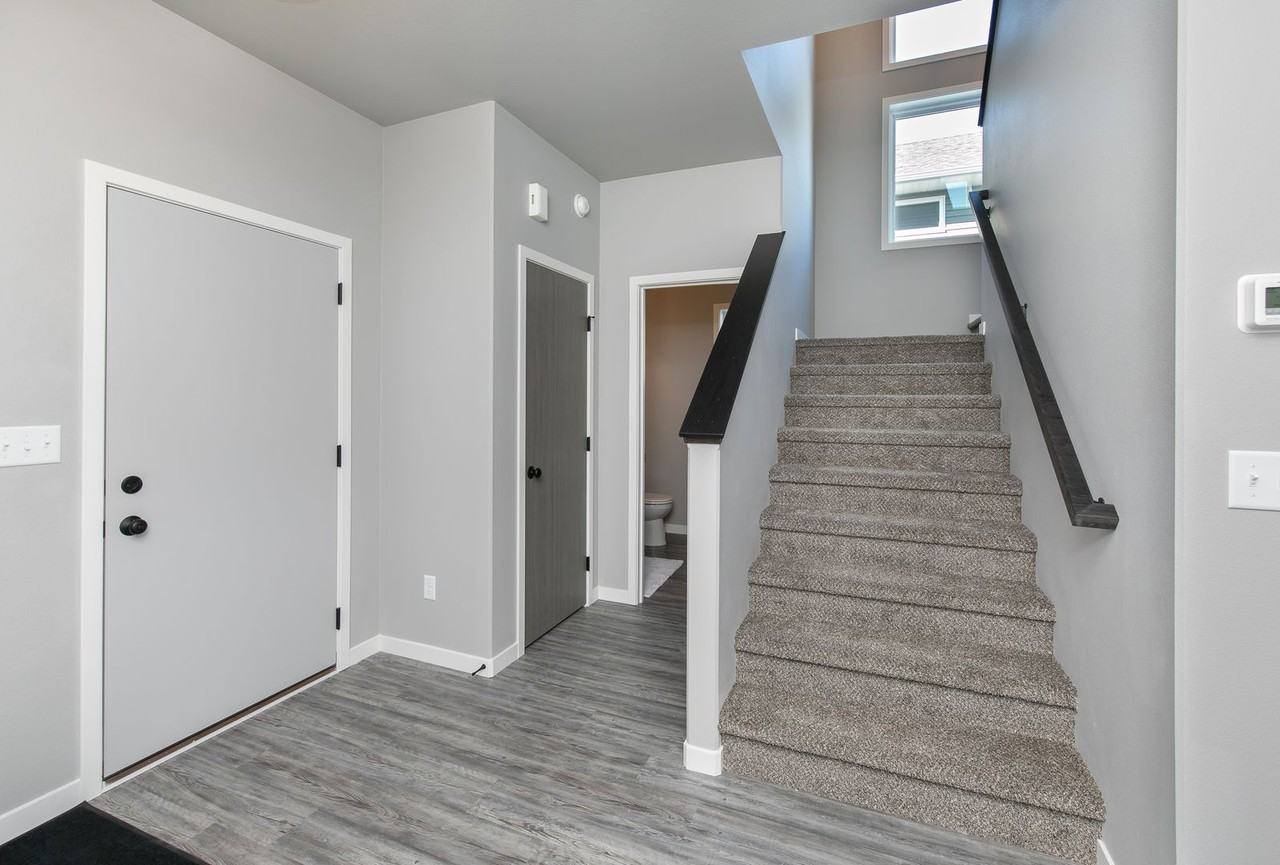 1010 27th Ave W - Photo 3 of 25