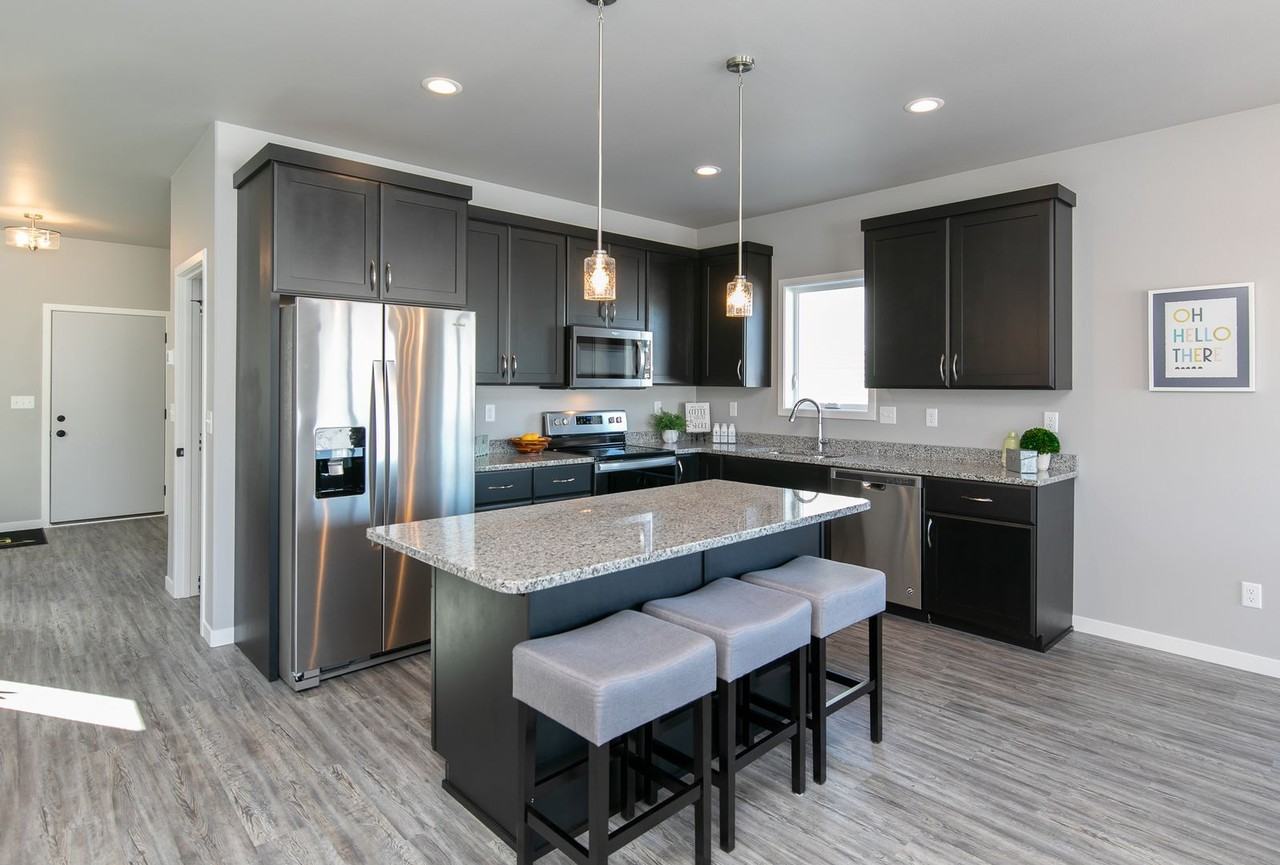 1010 27th Ave W - Photo 6 of 25