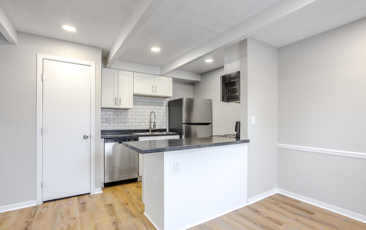 Reynoldsburg Pointe Townhomes - Photo 3 of 45