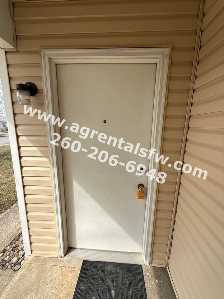 1034 Lewis St - Photo 2 of 12