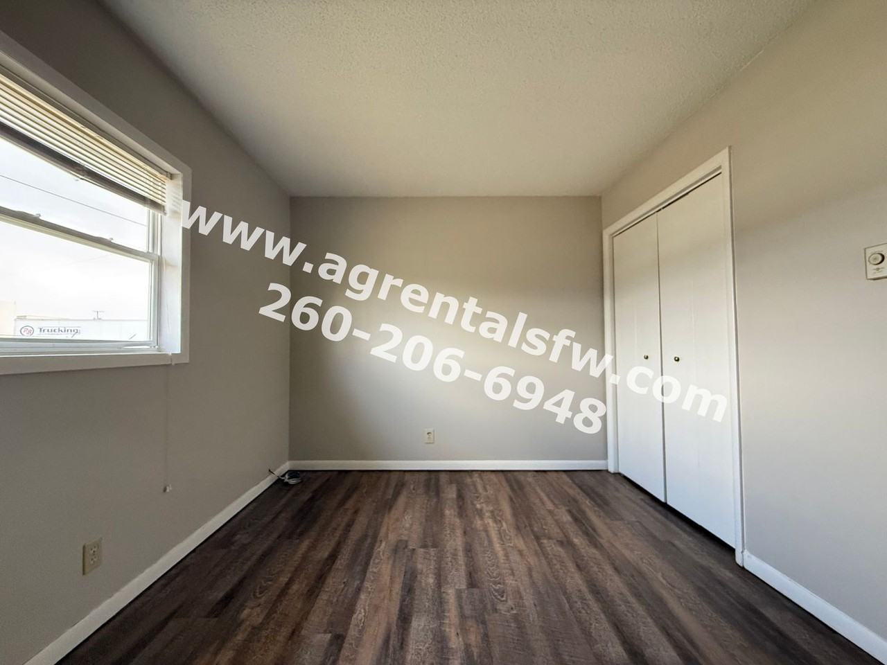 1034 Lewis St - Photo 3 of 12