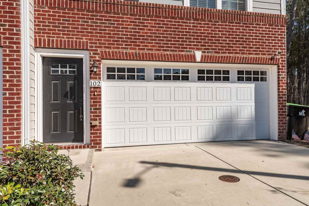 102 Tamworth Crk - Photo 3 of 27