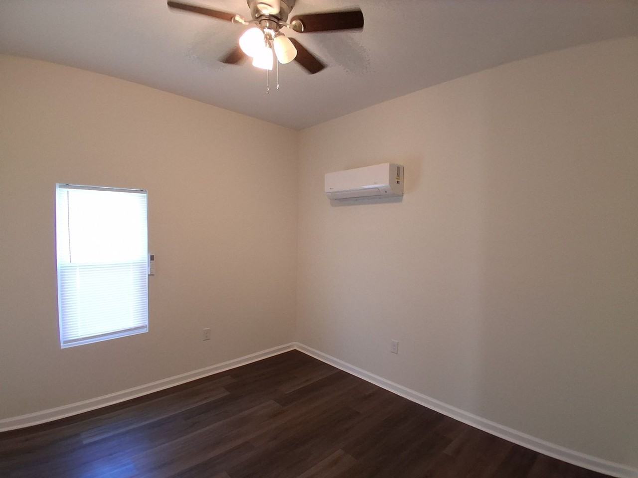 1540 Mill St - Photo 3 of 8