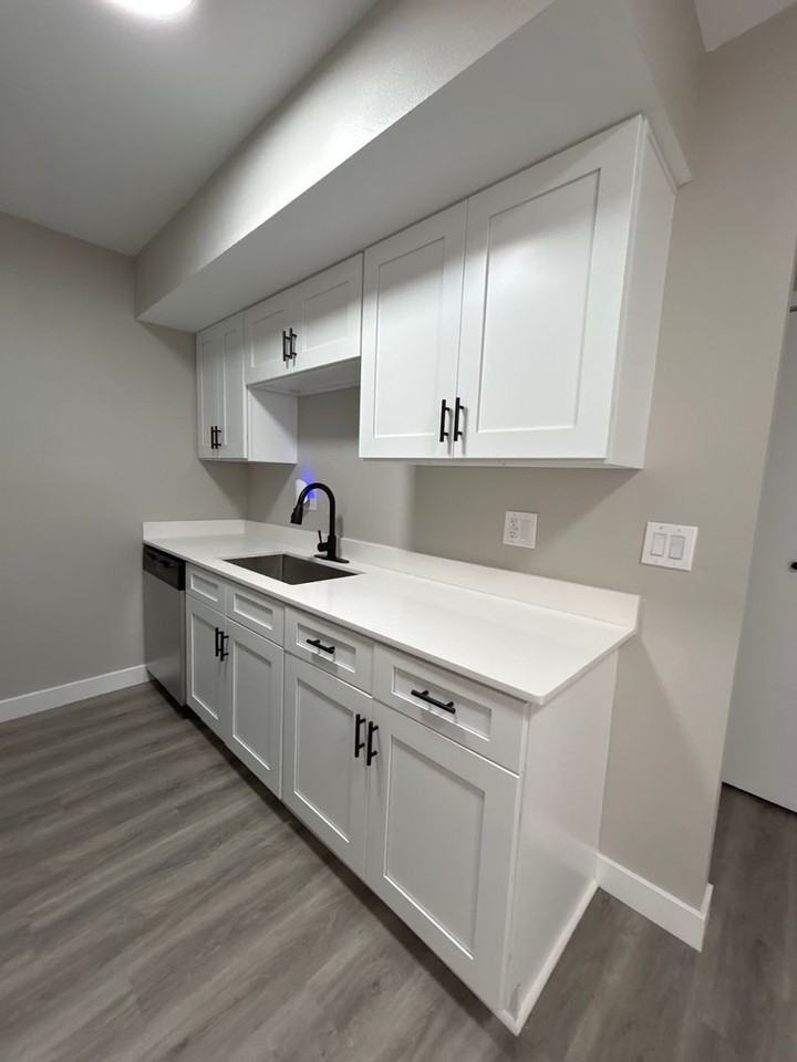 809 Lindenwood Dr S - Photo 2 of 17