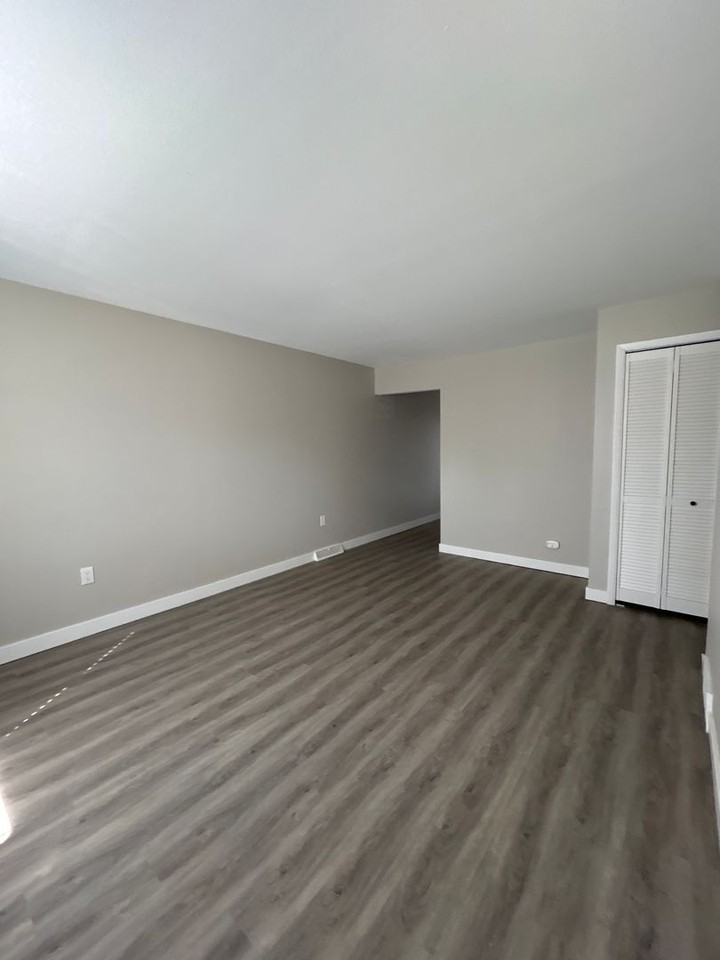 809 Lindenwood Dr S - Photo 4 of 17