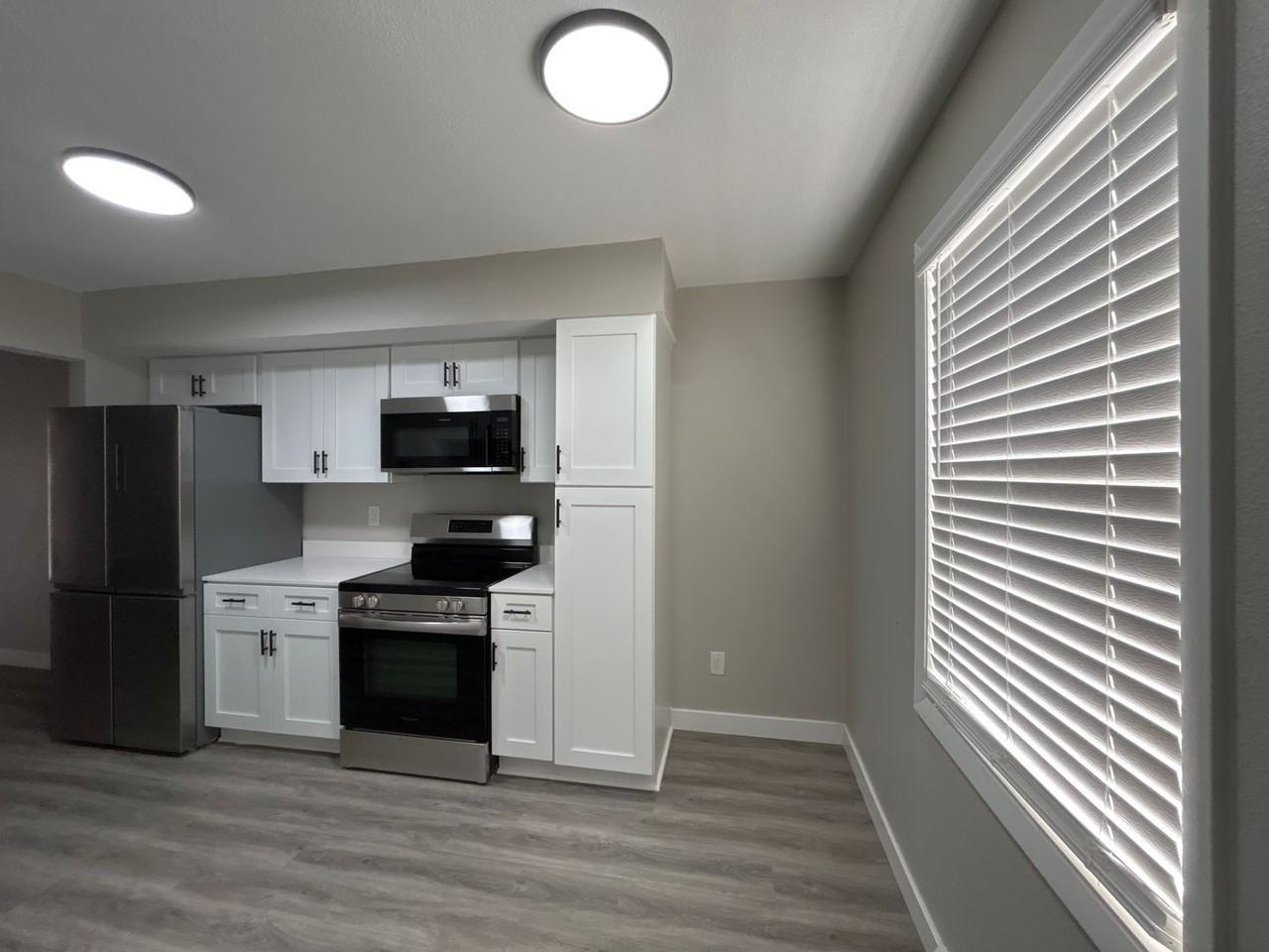 811 Lindenwood Dr W - Photo 3 of 19