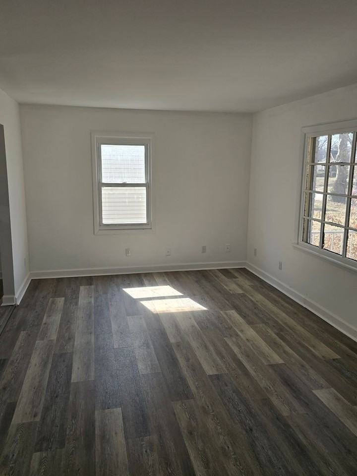 2400 S 8th St - Photo 2 of 6