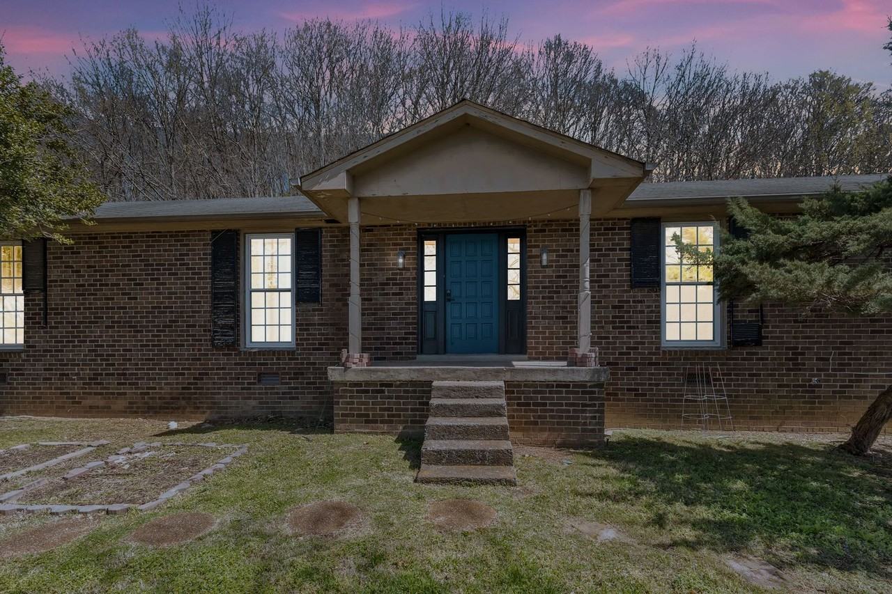 208 Cross Timbers Dr - Photo 2 of 26