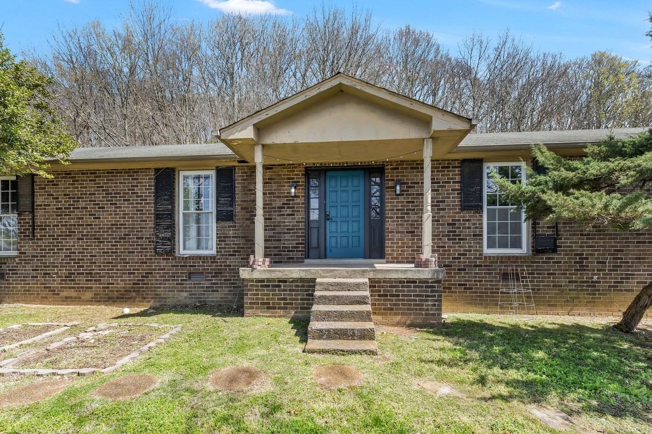 208 Cross Timbers Dr - Photo 3 of 26