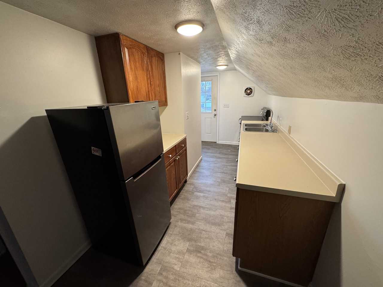 147 Georgetown Rd #D - Photo 2 of 15