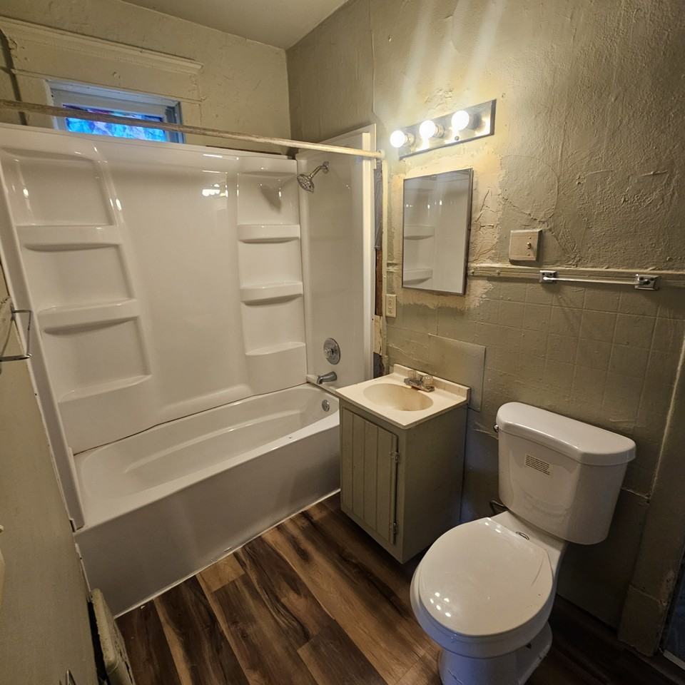 622 College Ave #2 - Photo 2 of 8