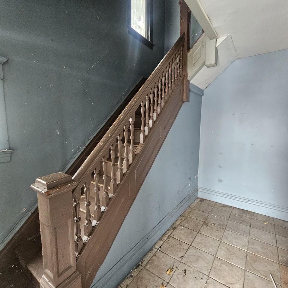 622 College Ave #2 - Photo 3 of 8