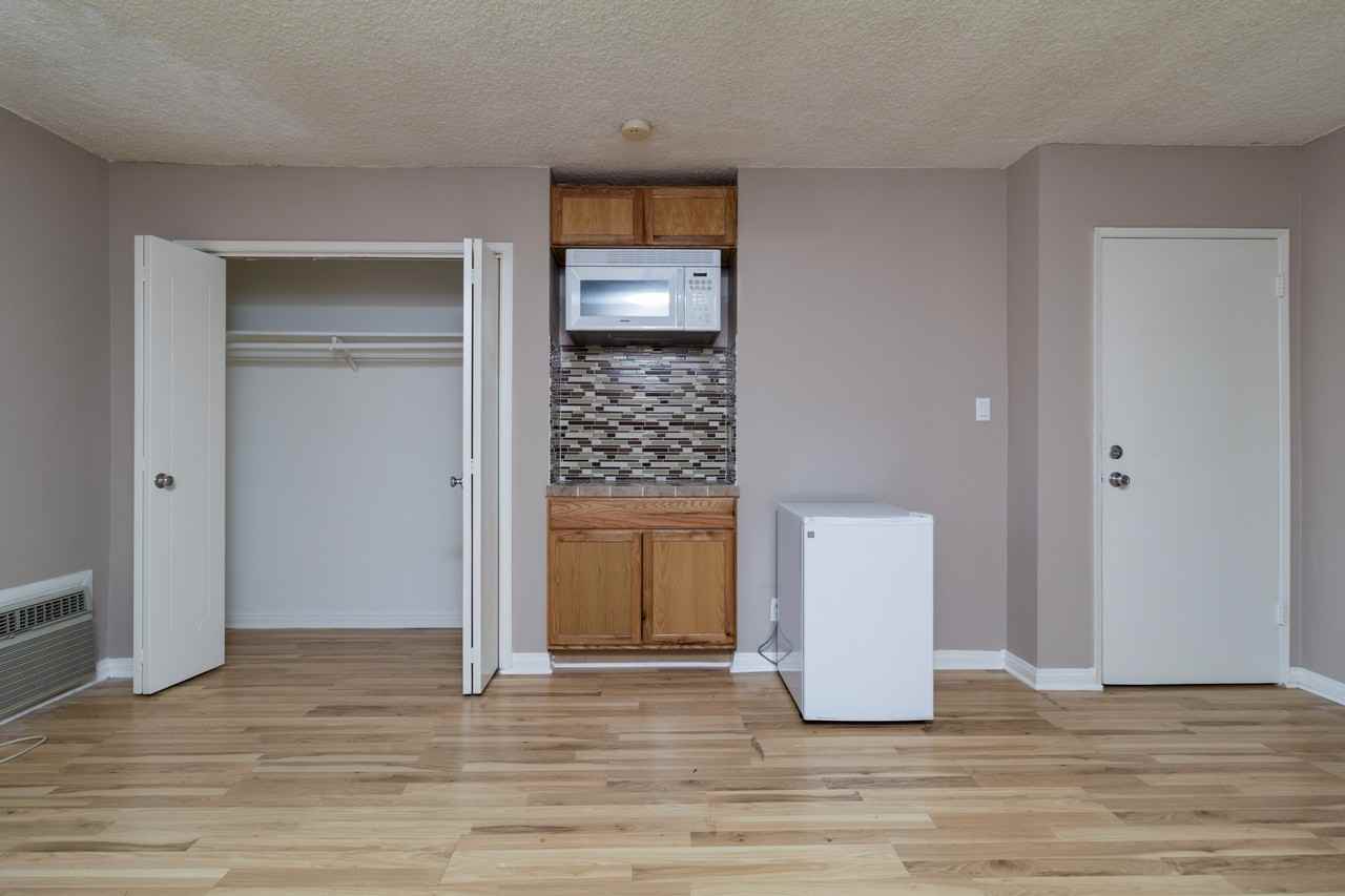 D19--Hoover House--3036 South Hoover Street - Photo 5 of 18