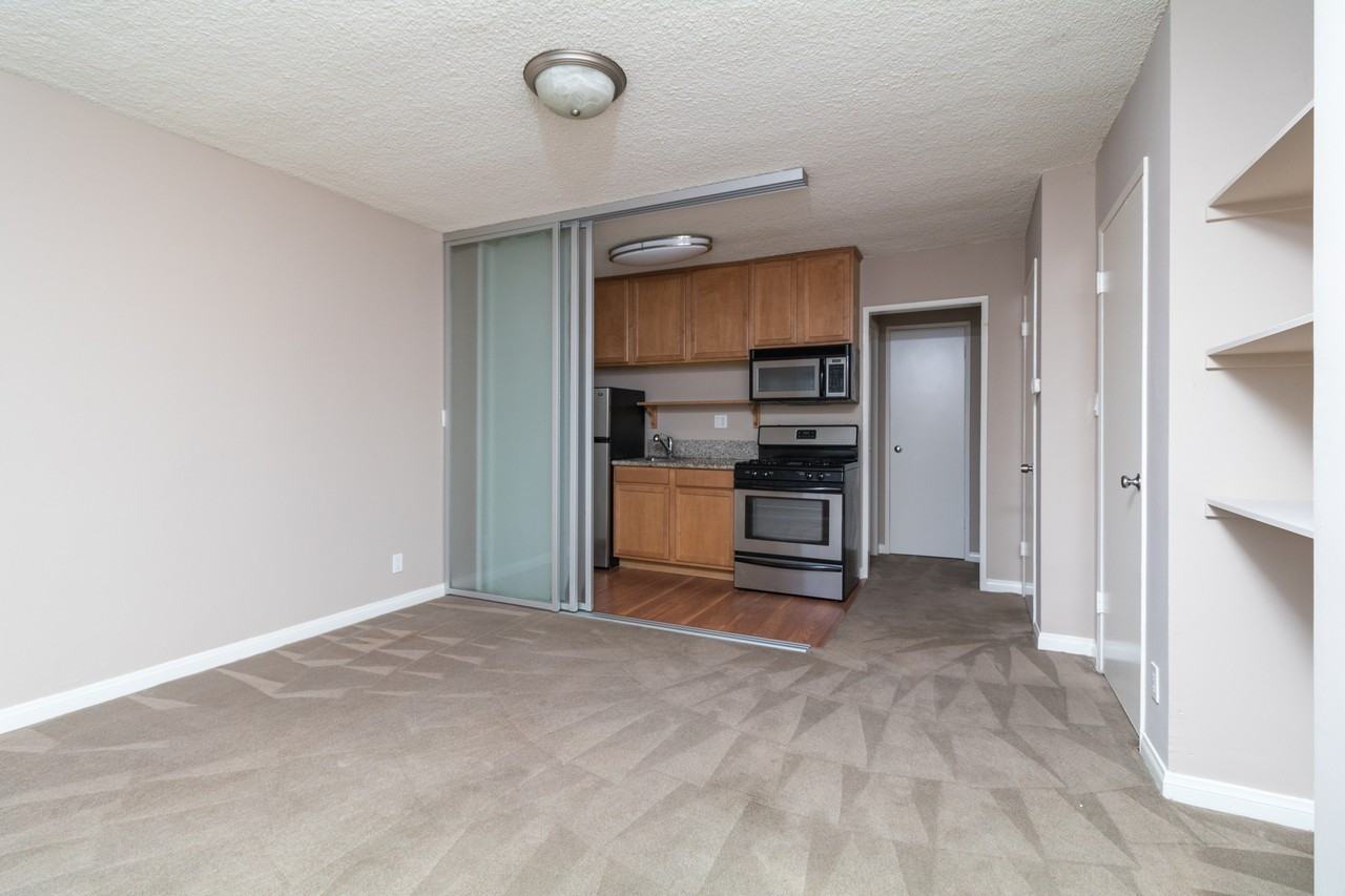 D19--Hoover House--3036 South Hoover Street - Photo 5 of 15