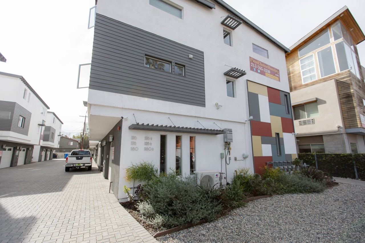 F78--1168 W. 36th Place - Photo 4 of 22