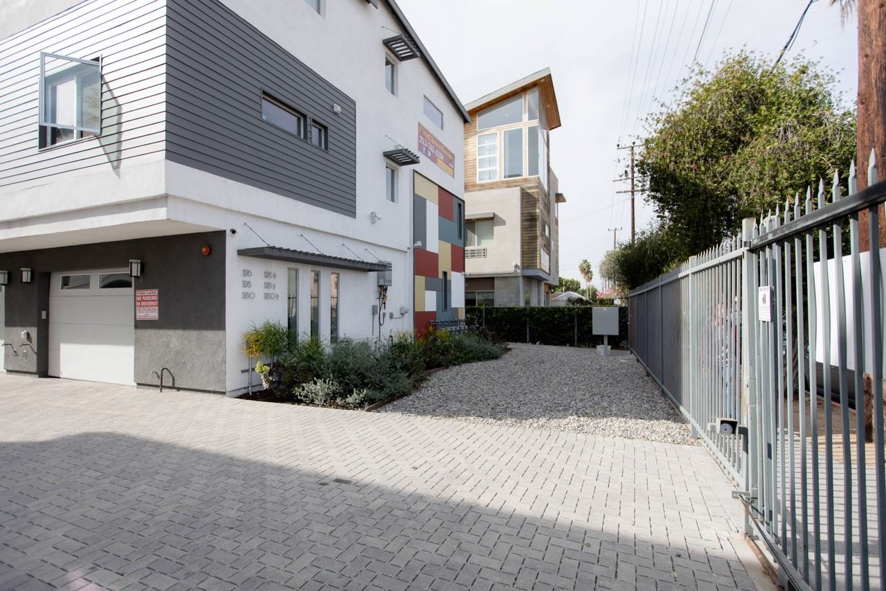 F78--1168 W. 36th Place - Photo 5 of 22