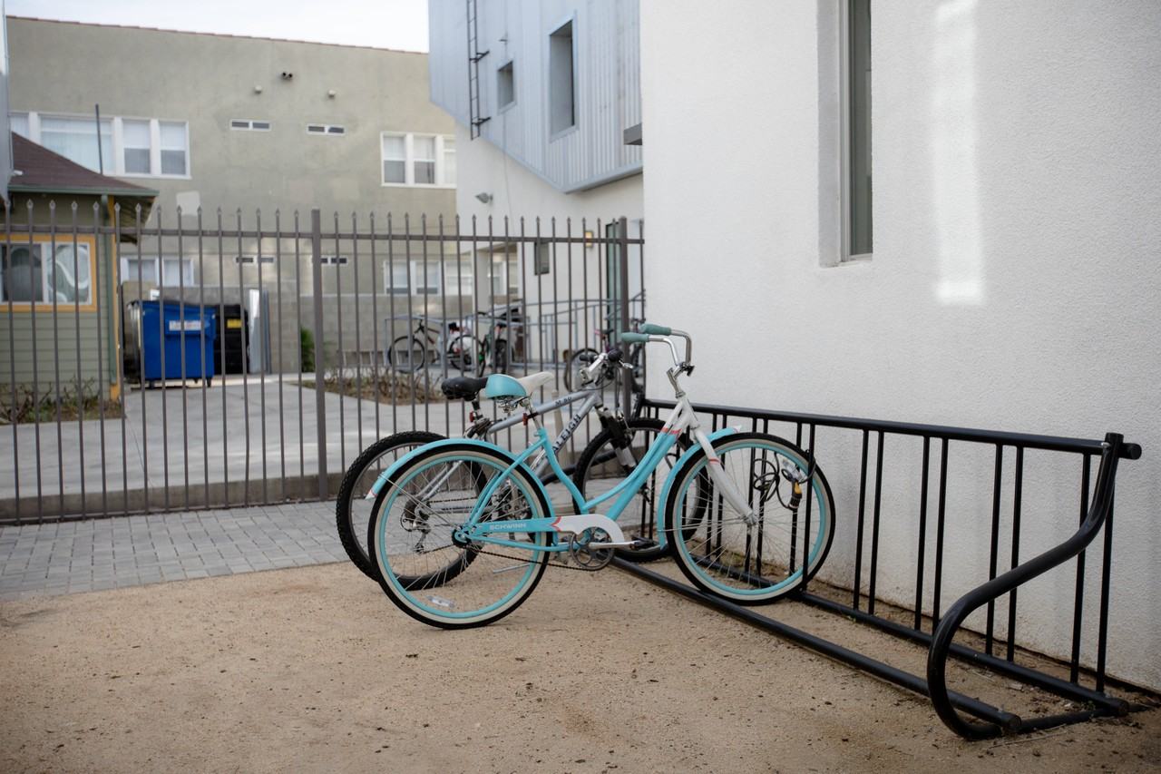 F78--1168 W. 36th Place - Photo 6 of 22