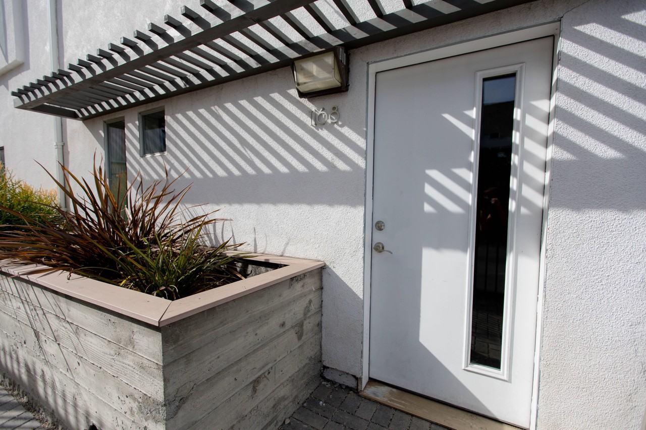 F78--1168 W. 36th Place - Photo 7 of 22