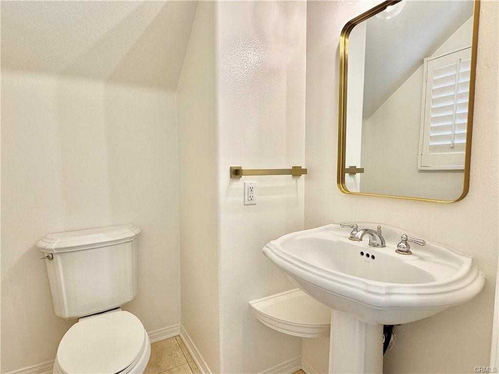 32 Carpenteria - Photo 2 of 8