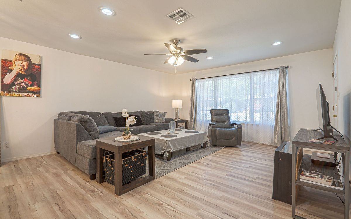 418 Shannon Lee St - Photo 2 of 28