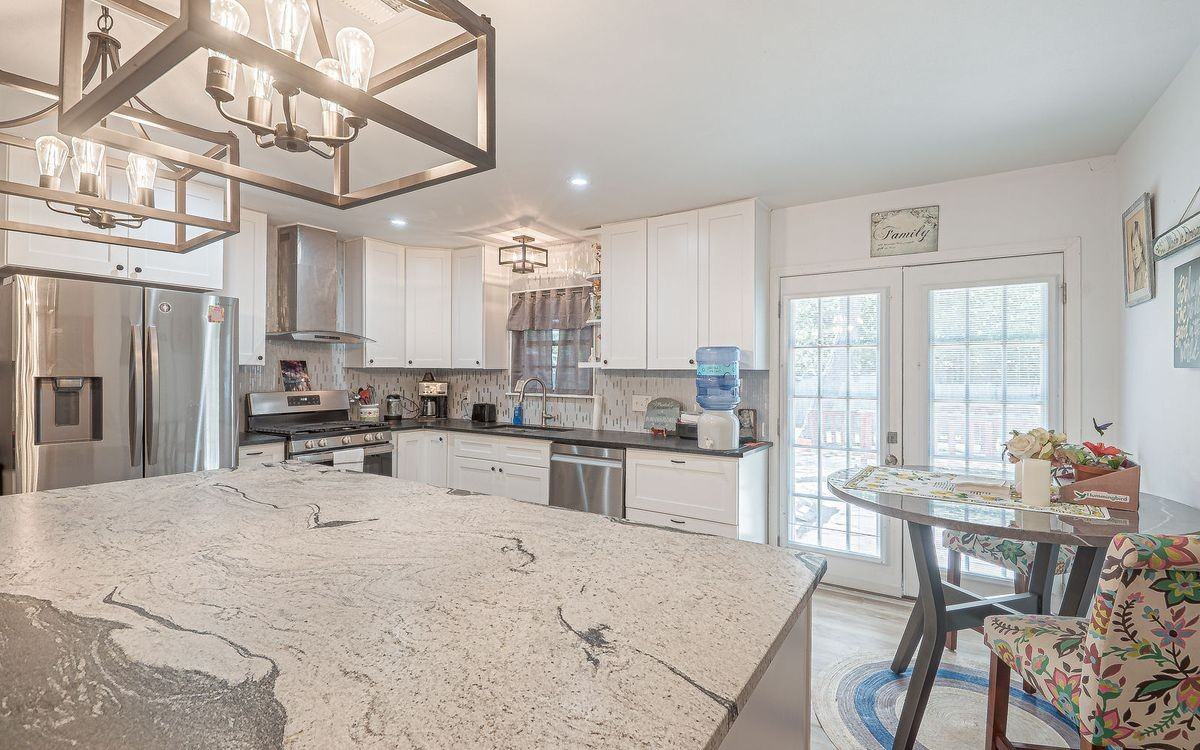 418 Shannon Lee St - Photo 4 of 28