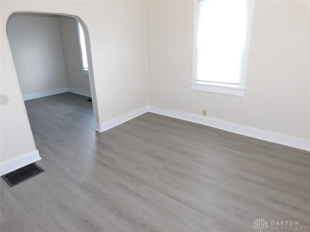 370 Raffensperger Ave - Photo 3 of 11